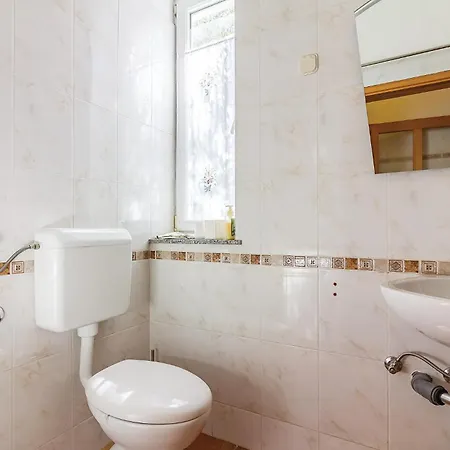 Lovely In With Kitchen Holiday home Liznjan