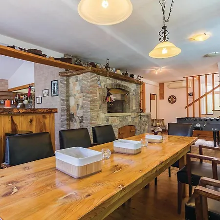 Lovely In With Kitchen Holiday home *